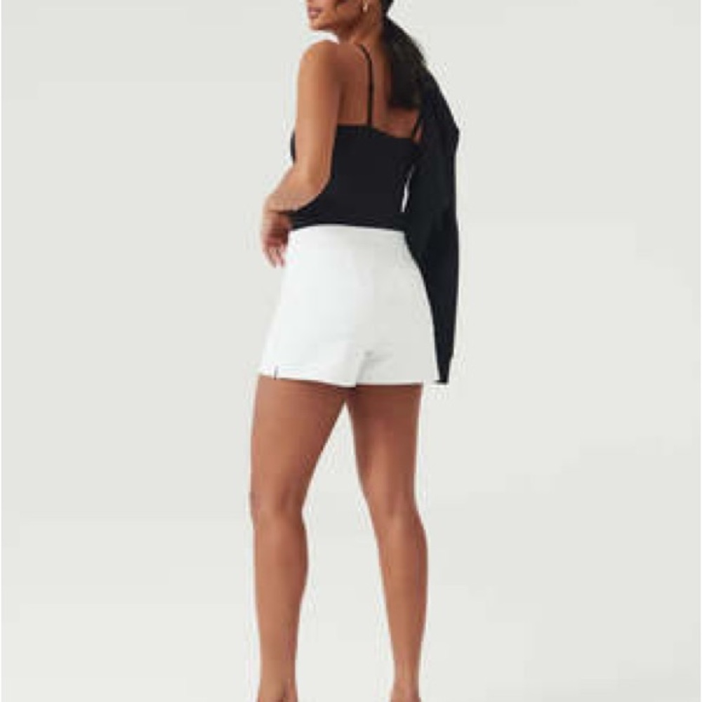 SPANX High-Waist Sculpting Shorts in White❤️LOWEST PRICE FIRM❤️ - Picture 4 of 13